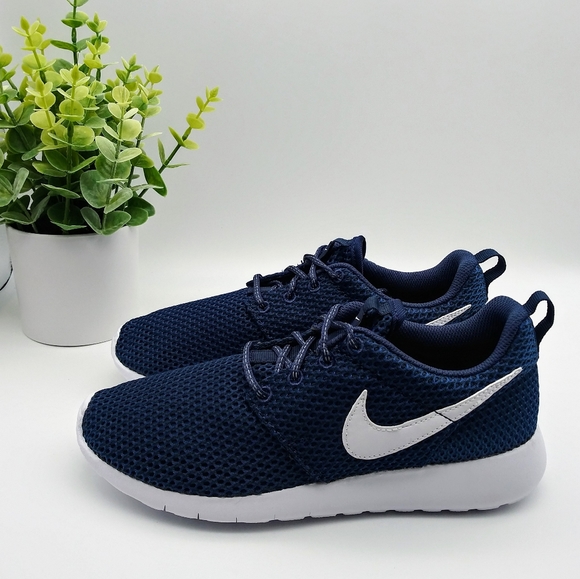 nike roshe one women's stores